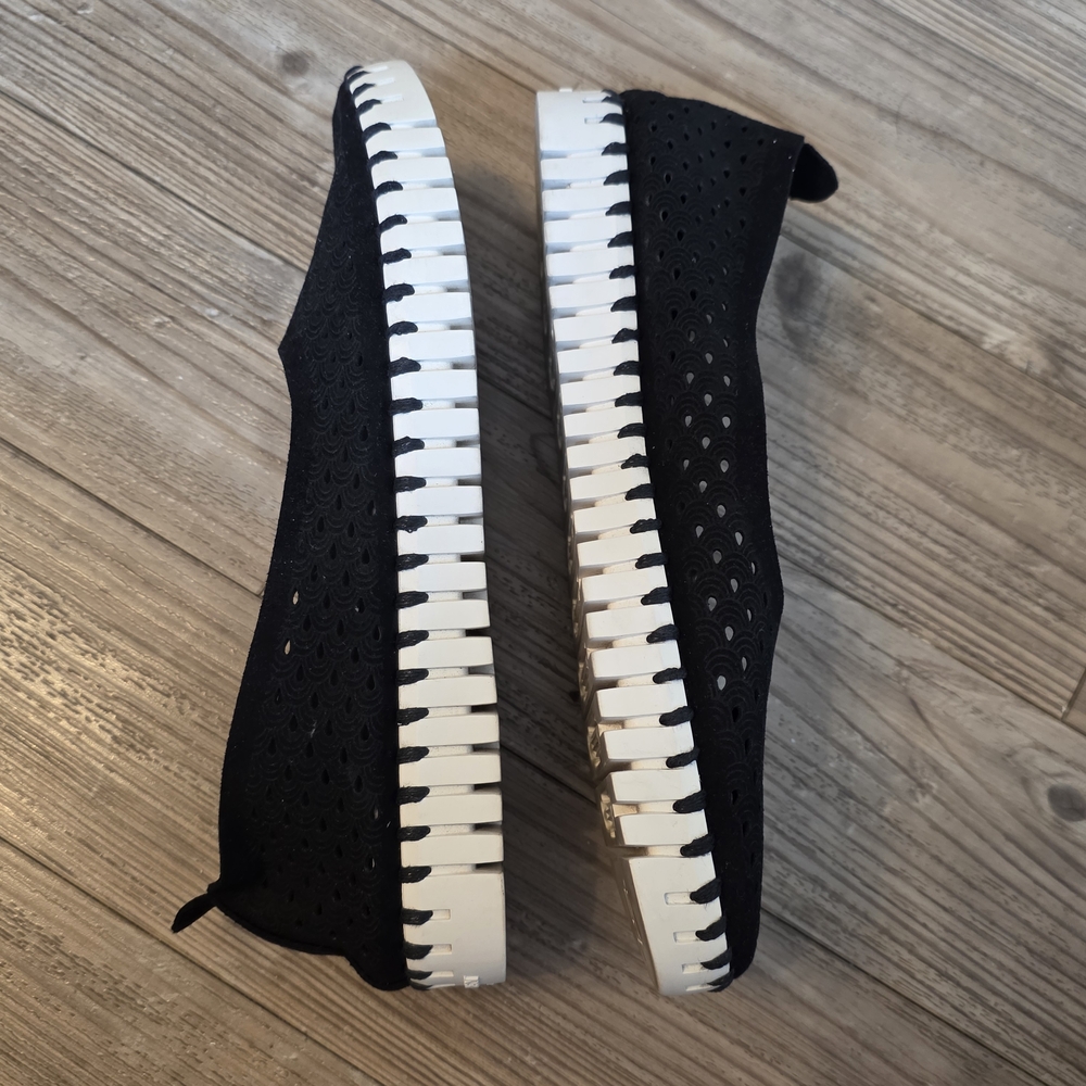 Ilse Jacobsen Black Laser-Cut Slip-On Flats with White Trim - Picture 4 of 8